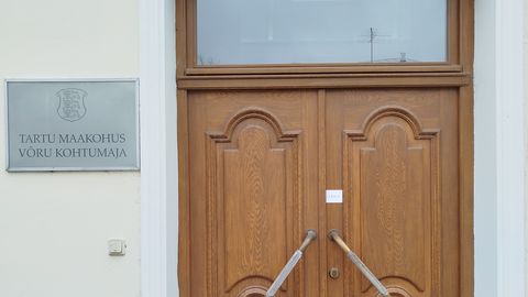 VERINE ÖÖ ⟩ Pudel, rusikad ja kaos: meestele kallale läinud naist ähvardab kuus aastat vangistust