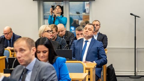 Tallinna linnavolikogu hooaja viimane istung kestis varahommikuni