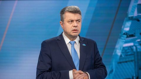 URMAS REINSALU ⟩ Valitsus pani bürokraatliku algatuse seisma. Miks on minister sellele juba ligi 400 000 eurot kulutanud?