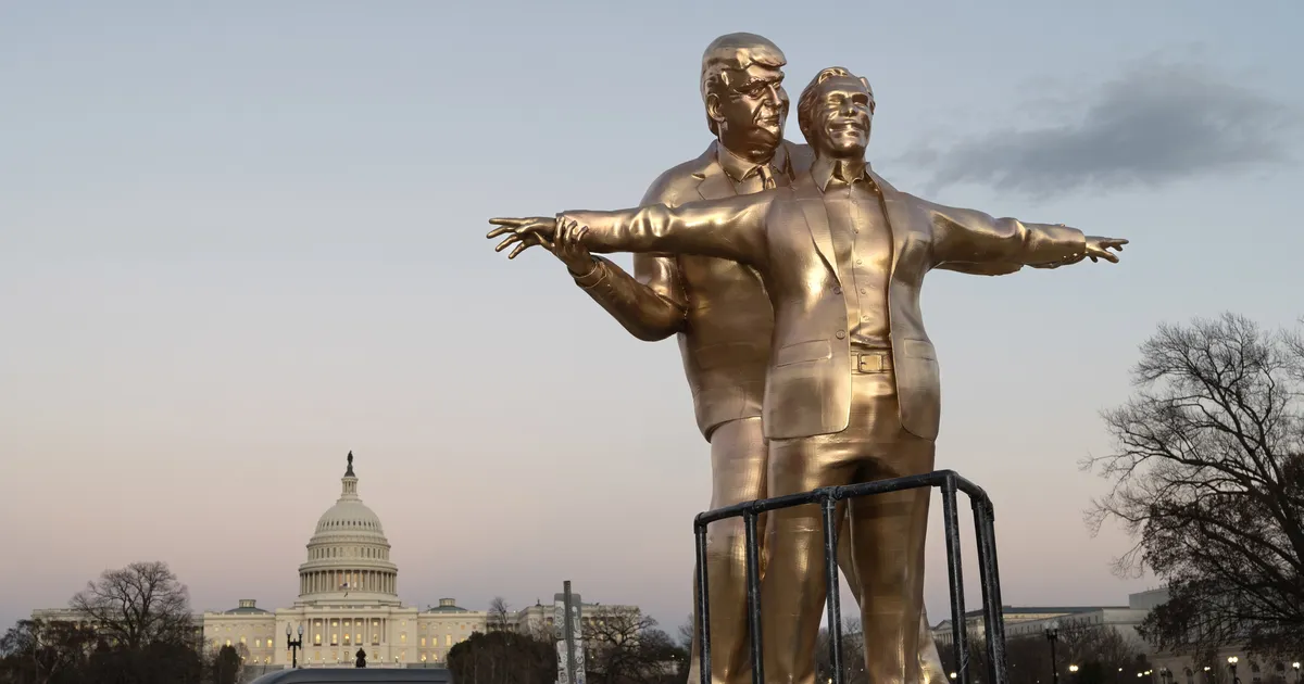 Washingtoni püstitati «Titanicu» filmist inspireeritud Trumpi ja Epsteini skulptuur