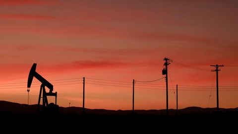 Nafta kallineb, kolm kaubalaeva on saanud Hormuzi väinas pihta
