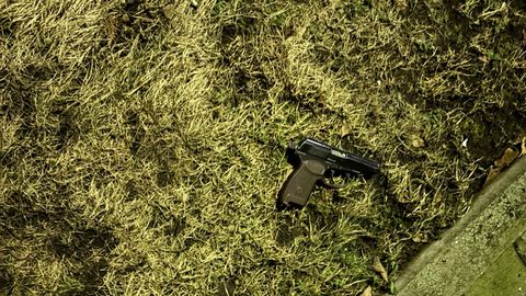 VIDEO JA PILDID ⟩ Pärnu südalinnas vehkis mees relvalaadse esemega