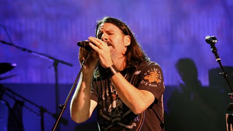 Suri rokkansambli Boston laulja