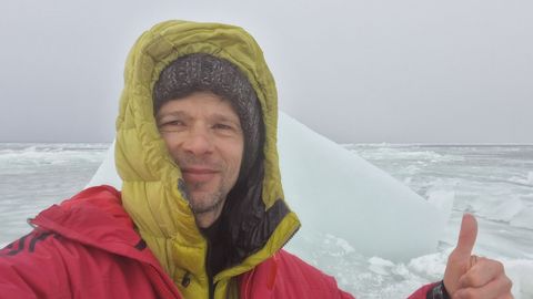 Hakkaja lätlane sammus mandrilt üle merejää Ruhnu ja tagasi