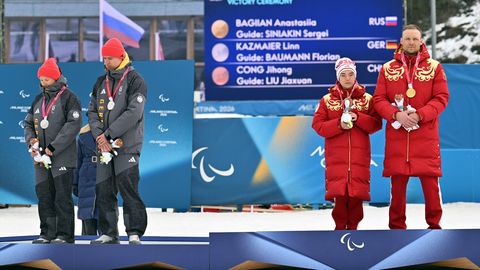 Saksamaa suusatajad pöörasid paralümpial Venemaa lipule autasustamisel selja