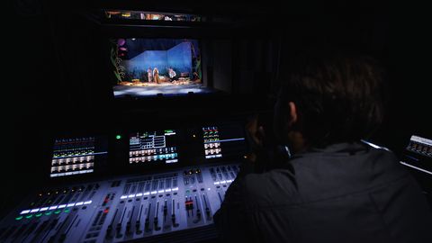 VIDEO JA PILDID ⟩ Teatris töövarjuks: mees, kelleta valitseks vaikus