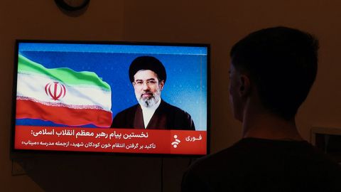 Iraani uus kõrgeim juht kutsub vastupanule ja hoiab Hormuzi suletuna