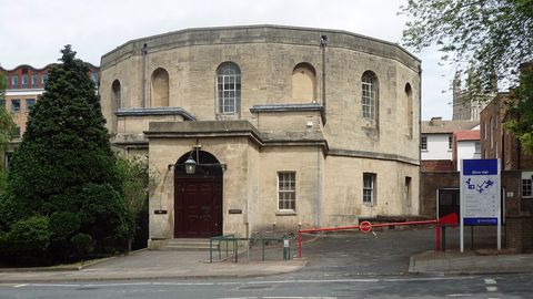 Briti kohus saatis vangi 25 aastat kodus orja pidanud paljulapselise ema