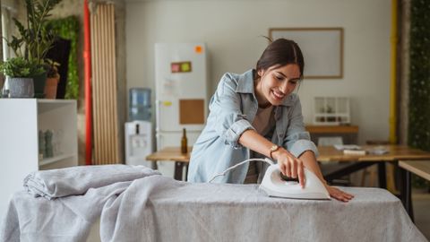 ETTEVAATUST ⟩ See lihtne viga võib lühendada triikraua eluiga