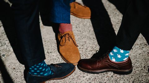 Just seda värvi sokke kandvad mehed voodis parimad armastajad