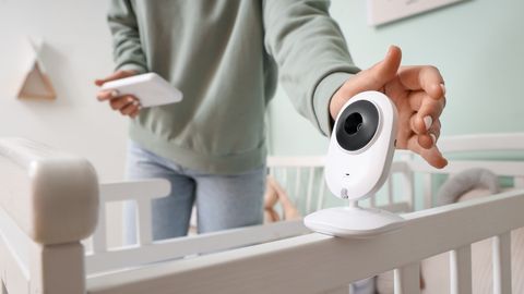 Ema läks kontrollima, miks isal tütre uinutamine nii kaua aega võtab, vaatepilt võttis sõnatuks!