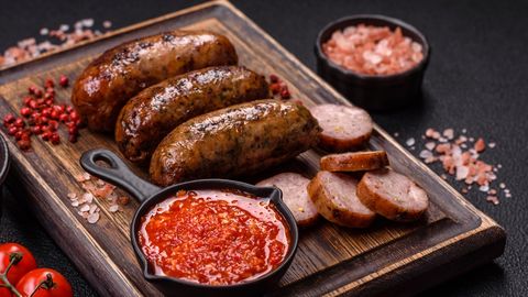 Kus valmivad kõige mahlasemad vorstid – pannil, ahjus või kuumaõhufritüüris?