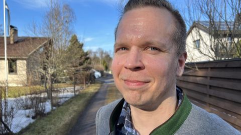 INIMESTEST AEGAMÖÖDA ⟩ Ville Hytönen. Soome kirjanik teiste eestlaste kuningriigis