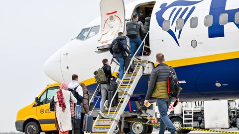 ÕHUSÕIDUK ARESTITI ⟩ Austrias marssis kohtutäitur Ryanairi lennukisse reisijale hüvitist välja nõudma