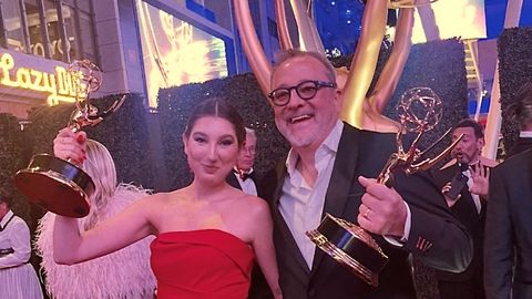 AINULT POSTIMEHES ⟩ Ülemaailmne hittsaade saab alguse Eestist! USA tipp-produtsent: «See kõik on teil palju suurem kui teistes maades»