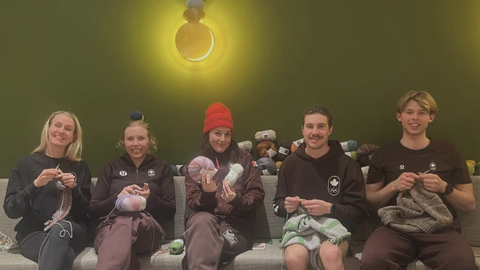 PM OTEPÄÄL ⟩ «Mul on oma riigi pärast piinlik.» Laskesuusatajate kudumisklubi ühendab sportlasi poliitiliste pingete kiuste