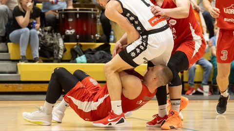 Üle 2000 pealtvaataja sai korvpalli esiliiga mängul etendust kogu raha eest