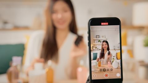 VIDEO ⟩ 39-aastane sisulooja karjus otseülekande ajal appi, kuid surm võttis naise endaga