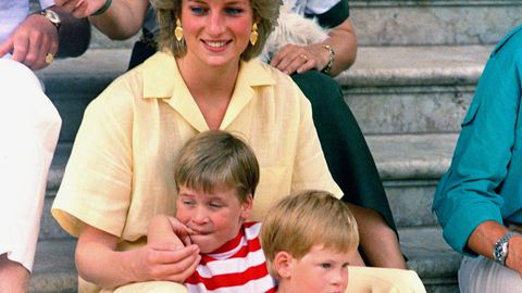 EMADEPÄEV SUURBRITANNIAS ⟩ Prints William jagas seninägemata fotot koos oma ema printsess Dianaga