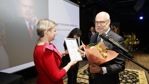 Raamatukogude suurim sõber on president Alar Karis