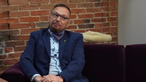 SUHTES KOLMEKESI ⟩ Kerdo Mölder abikaasaga lahkukolimise põhjustest: me ei saanud enam väljas käia, sest sellest tekkis suur draama