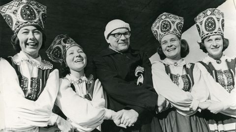 AK ⟩ «Tere tulemast, kallis naaber!» Visiit okupeeritud Eestisse kujunes tõeliseks publikumagnetiks