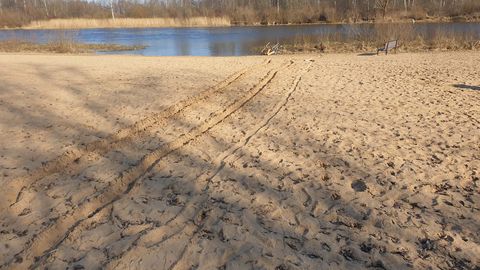 FOTOD ⟩ Tahtsid jõkke visata? Supilinnas vandaalitseti avaliku vara kallal