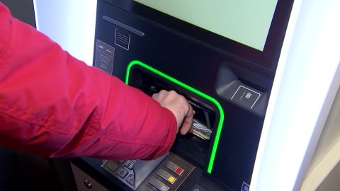 OLULINE VÕIT ⟩ Politsei võttis vahele eestlaste pangakontosid tühjendanud leedulannast kelmi