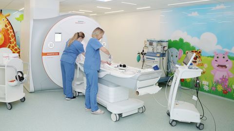 AASTARAAMAT ⟩ Kümme kahtlusalust: arst küsis altkäemaksu ja patsiendid said eelisjärjekorras uuringutele