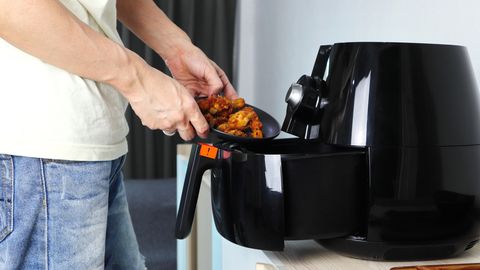 LEEGID KÖÖGIS ⟩ Üks pisike detail kuumaõhufritüüris võib põhjustada ohtliku tulekahju