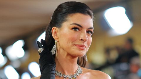 Uskumatult lihtne põhjus, kuidas Anne Hathaway muutis oma nägu üleöö