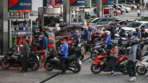 VIDEO ⟩ Mõned Aasia riigid lähevad naftakriisi tõttu üle neljapäevasele töönädalale