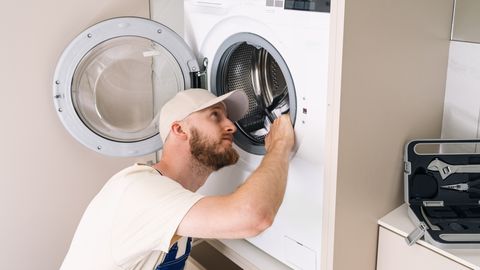 ETTEVAATUST ⟩ Hooletus pesumasinaga võib su kodu üle ujutada