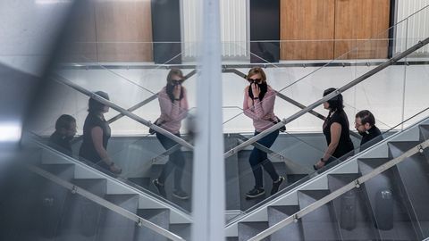 FOTOD ⟩ Jõhkras mõrvas süüdistatavad Raasiku poisid astusid kohtu ette