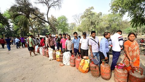 Rünnakud kütusetootmise taristu pihta kukutavad börse, kuld odavnes järsult