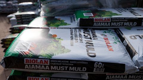 HINNAVÕRDLUS PALJASTAB ⟩ Turba ja mulla hinnad erinevad poodides üllatavalt palju