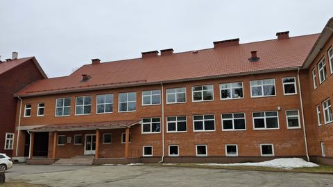 Pika ajalooga Peipsi-äärset kooli ähvardab sulgemine