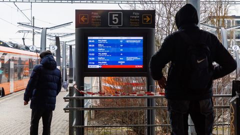 Taristurike seiskas tundideks rongiliikluse