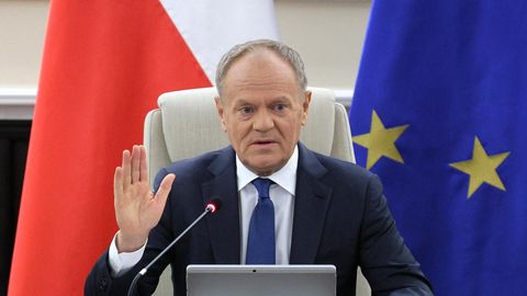 Tusk leidis tee presidendi vetost hoolimata kaitselaenu võtmiseks