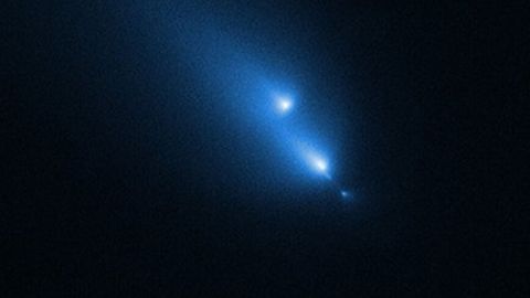 Hubble teleskoobi silma jäi komeedi purunemine – seda ei juhtu iga päev