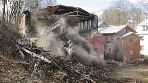 Algas Baeri tänava tondilossi lammutamine, peagi läheb ehituseks