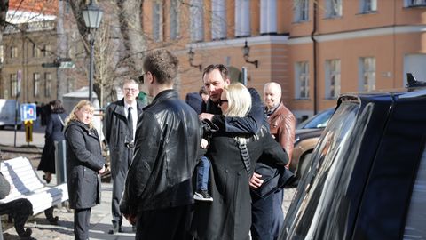 OTSEFOTOD ⟩ Missinduse grand old man Valeri Kirss saadetakse viimsele teele