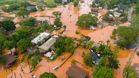 VIDEO ⟩ Hawaiid uputavad 20 aasta rängimad äkktulvad
