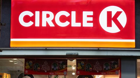 «Nagu kummi näriks.» Circle K uued hot dog'i vorstid saavad sotsiaalmeedias kriitikat. Ettevõte: tagasiside on enamasti positiivne