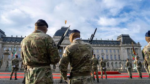 Brüsseli tänavatele valguvad sajad sõdurid