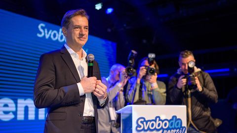 FOTOFINIŠ ⟩ Sloveenia peaminister hoidis ära Orbáni sõbra triumfi