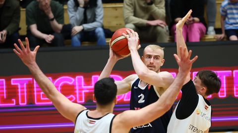 GALERII ⟩ TalTech kustus Eesti-Läti liiga kuumima tiimi vastu viimastel minutitel, pealik hurjutas Läti kohtunikku