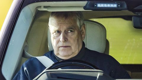 TUPPA EI LASE ⟩ Andrew ei majuta oma alluvaid endaga sama katuse alla: selleks leidis ta lahenduse õues