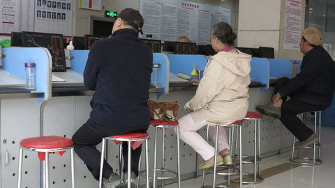 Börsidel käib vaikne äraootav lootusrikas passimine