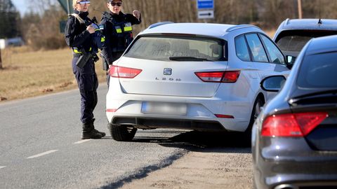 GALERII ⟩ Paljud autojuhid unustasid ilusate ilmadega kiiruspiirangud